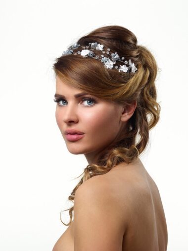 Brautschmuck Poirier 2019 vintage bluemenkranz ivory wedding hairhoop verina brautmoden hille hairaccessoires haaraccessires Bride to be neue kollektion bride hochzeitsschmuck.jpg