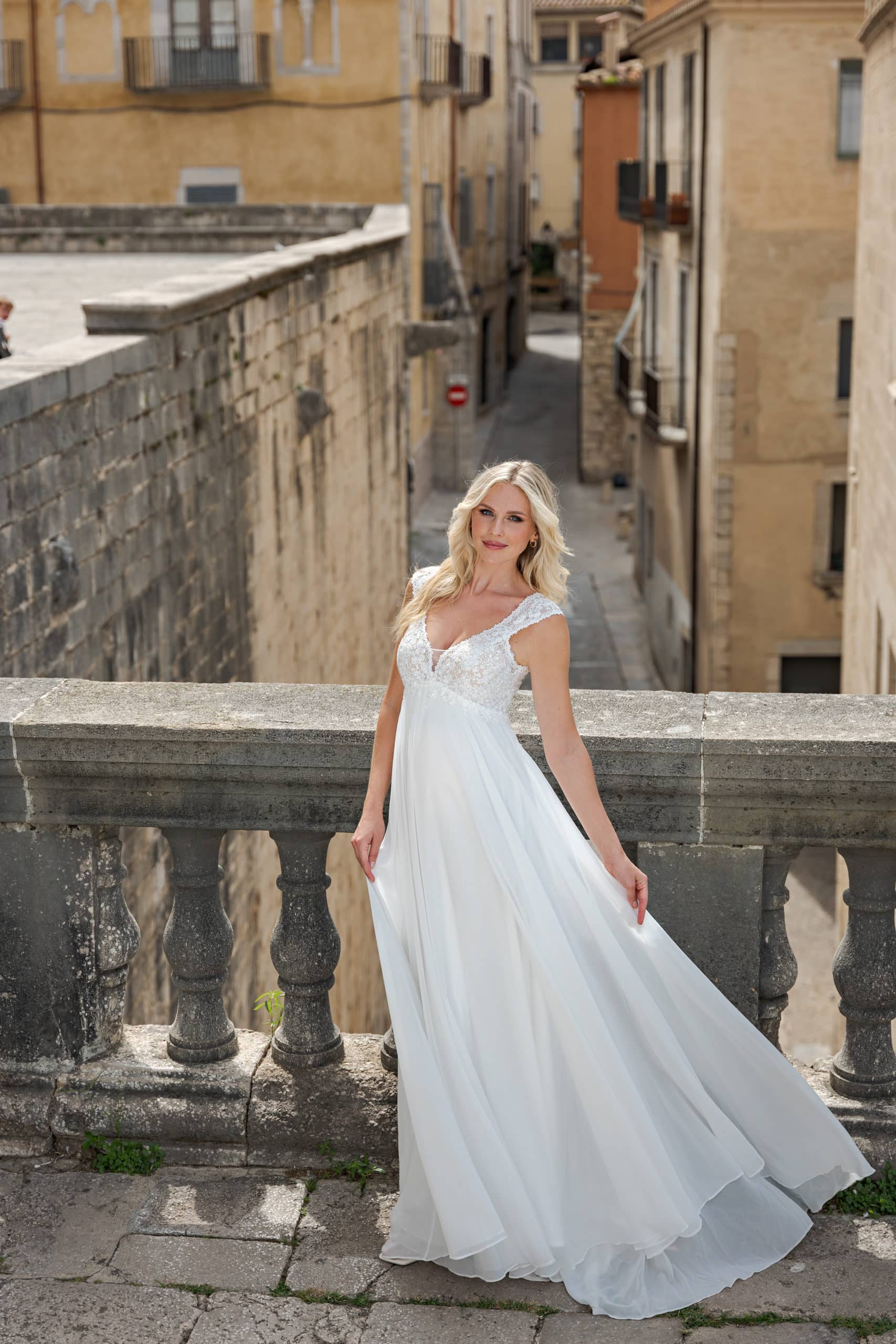 BS506 Fashion Queen Umstandskleid Brautkleid bei VeRina Brautmoden in Hille Rothenuffeln Chiffon feineSpitze Träger Schleppe (3)