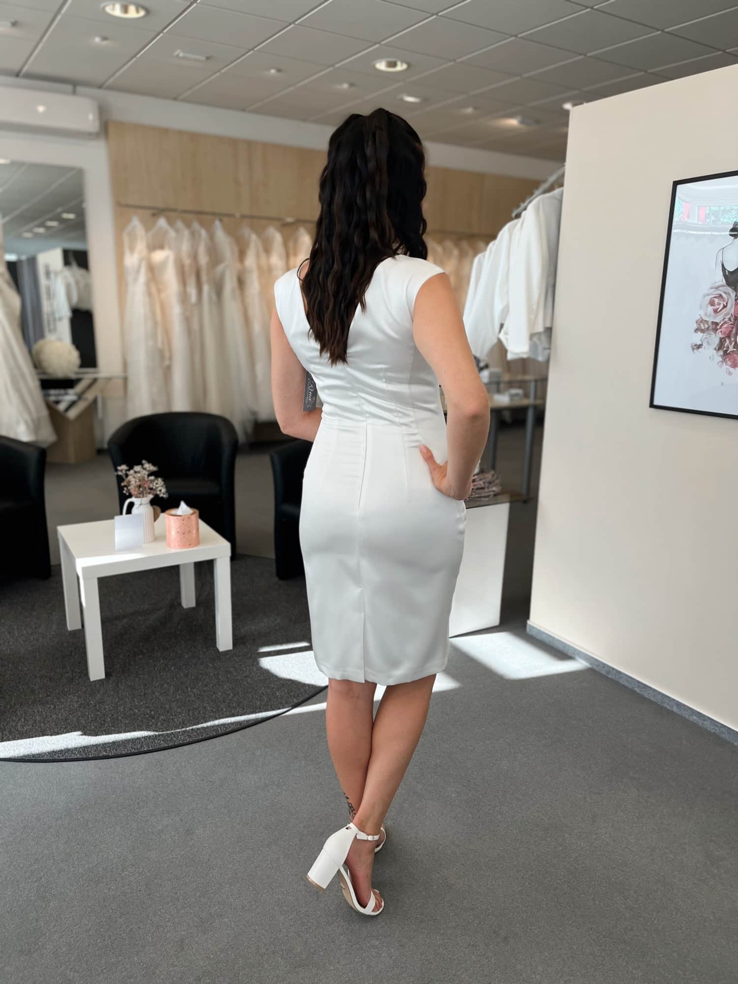 Weise 448306 bei VeRina Brautmoden in Hille Rothenuffeln kurzes Standesamtkleid Hochzeitskleid ivory satin kurz breite Träger (6)