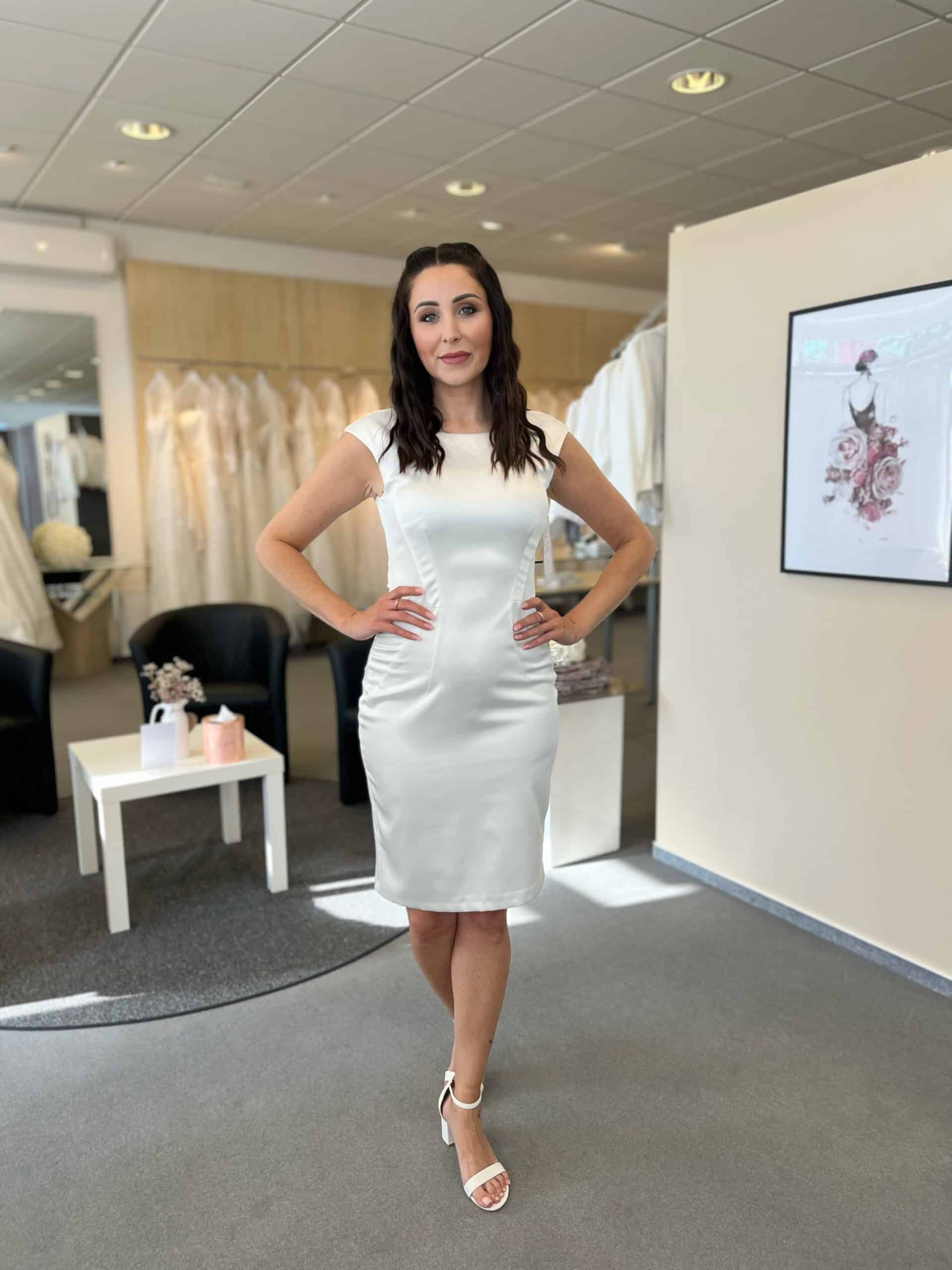 Weise 448306 bei VeRina Brautmoden in Hille Rothenuffeln kurzes Standesamtkleid Hochzeitskleid ivory satin kurz breite Träger