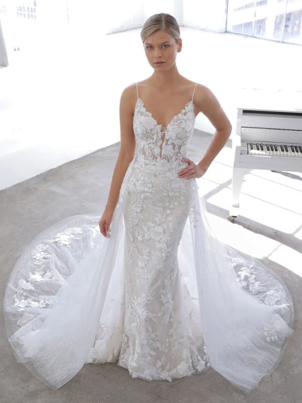Brautkleid Enzoani Blue Nicolina Meerjungfrauenkleid bei VeRina Brautmoden in Hille Rothenuffeln Spitze Schleppe