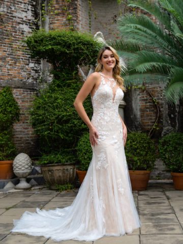 20328 Amelie Brautkleid Meerjungfrau mermaid bei VeRina Brautmoden in Hille Rothenuffeln 3D Tattoospitze hochgeschlossen durchsichtiger Rücken Schleppe