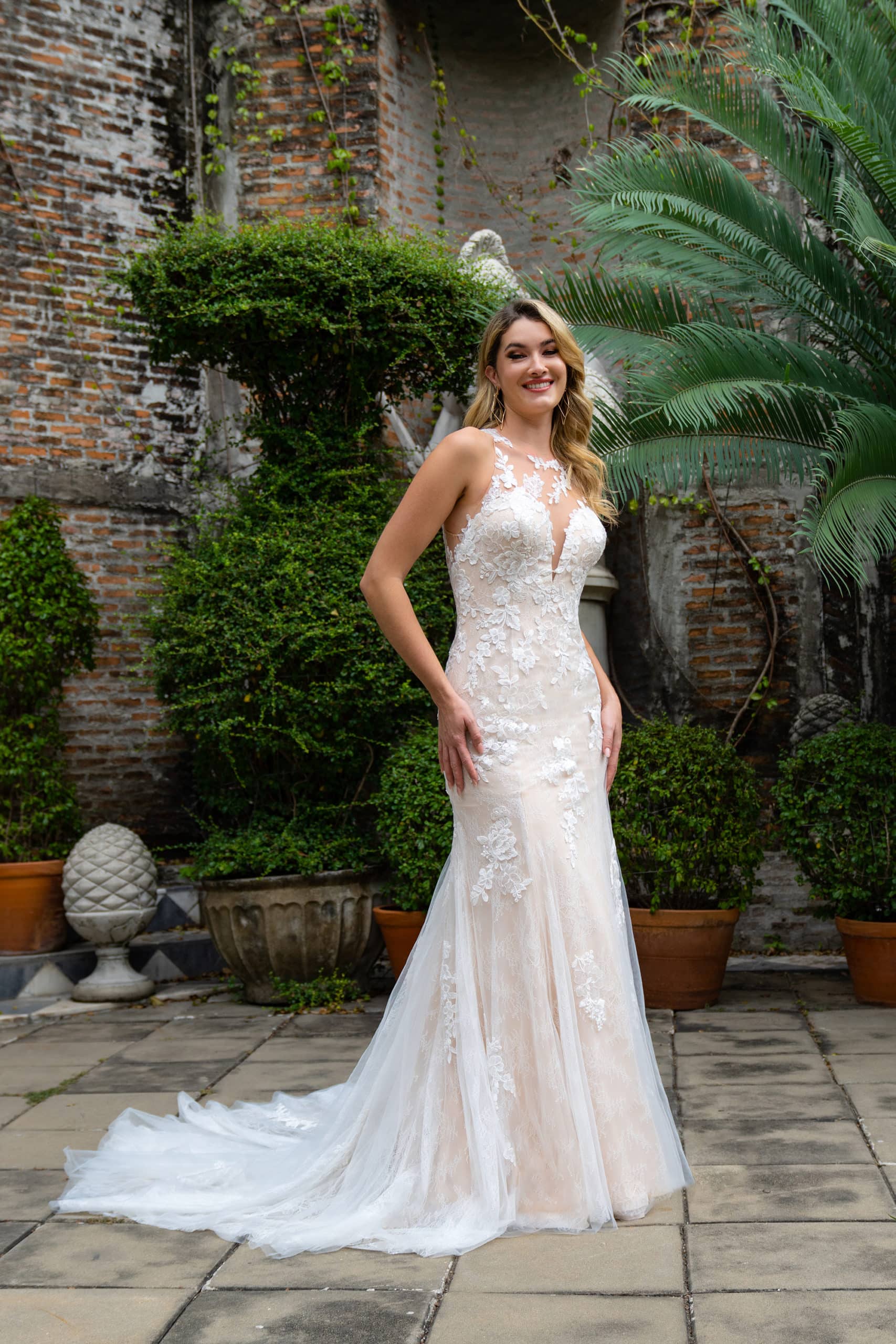 20328 Amelie Brautkleid Meerjungfrau mermaid bei VeRina Brautmoden in Hille Rothenuffeln 3D Tattoospitze hochgeschlossen durchsichtiger Rücken Schleppe