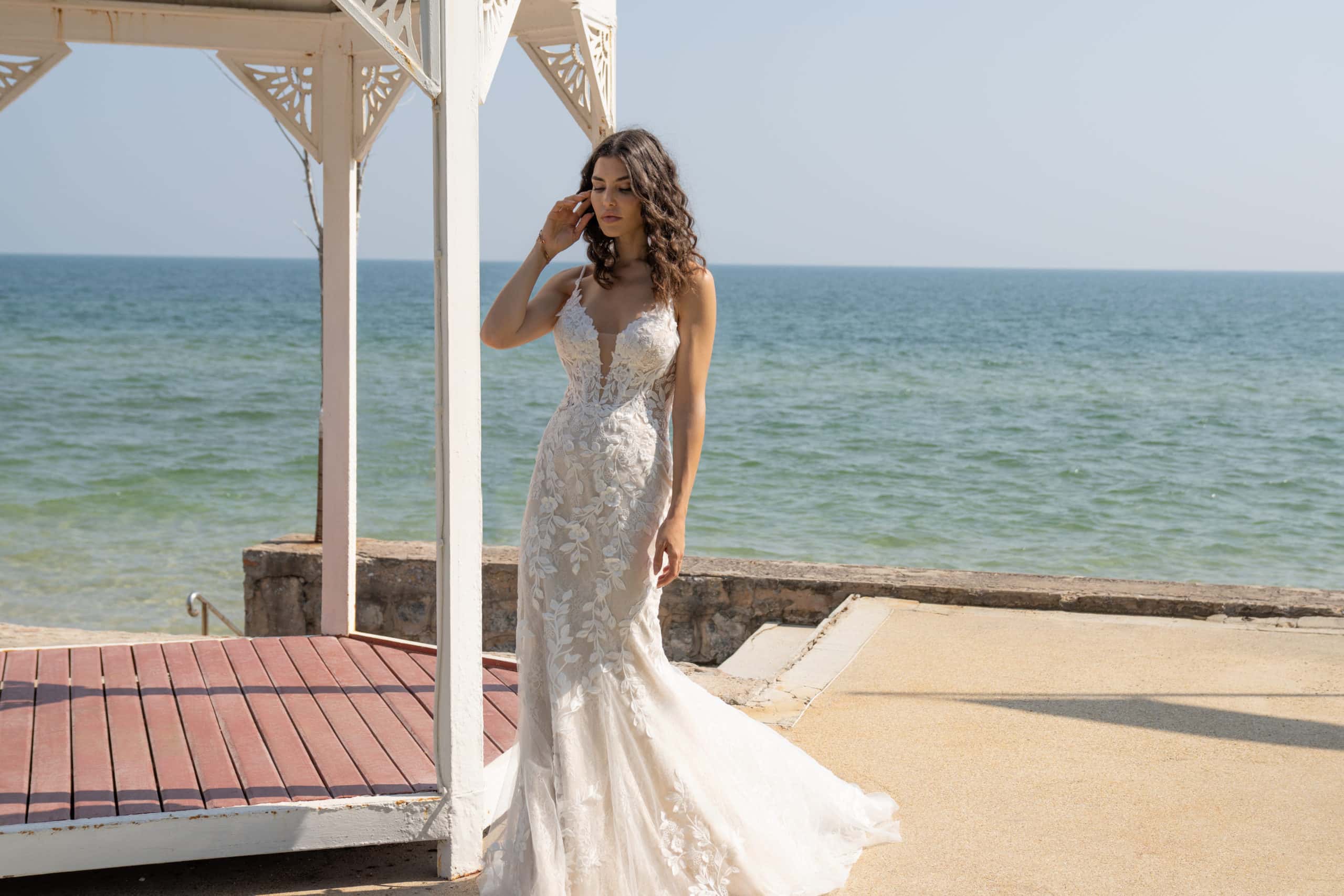 10104 Amelie Brautkleid Meerjungfrau mermaid bei VeRina Brautmoden in Hille Rothenuffeln eng geschnitten runder Rückenausschnitt V Ausschnitt vorne Spaghettiträg (5)