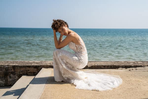 10104 Amelie Brautkleid Meerjungfrau mermaid bei VeRina Brautmoden in Hille Rothenuffeln eng geschnitten runder Rückenausschnitt V Ausschnitt vorne Spaghettiträger (1)