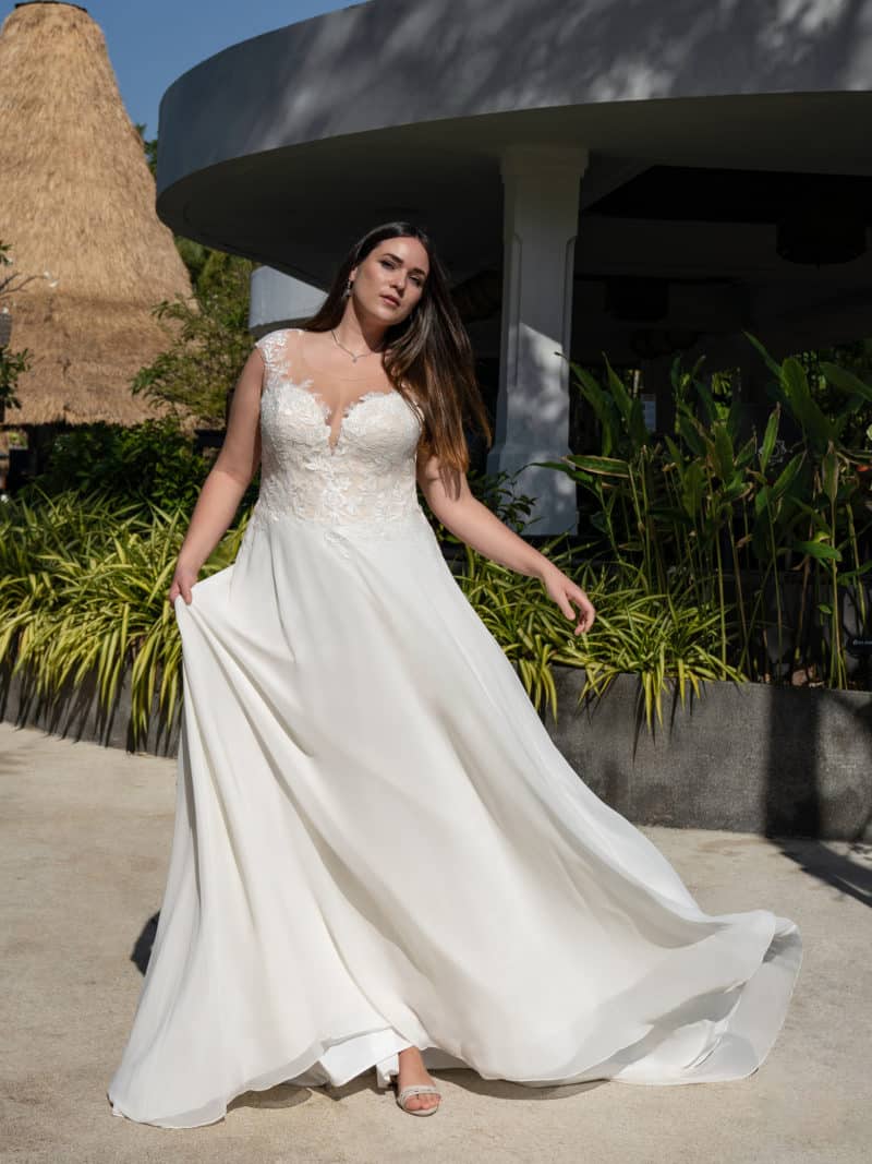 30108W Ameli Brautkleid bei VeRina Brautmoden in Hille Rothenuffeln Chiffon Schleppe breite Spitzenträger mit Netz Blümchenspitze Herzcorsage