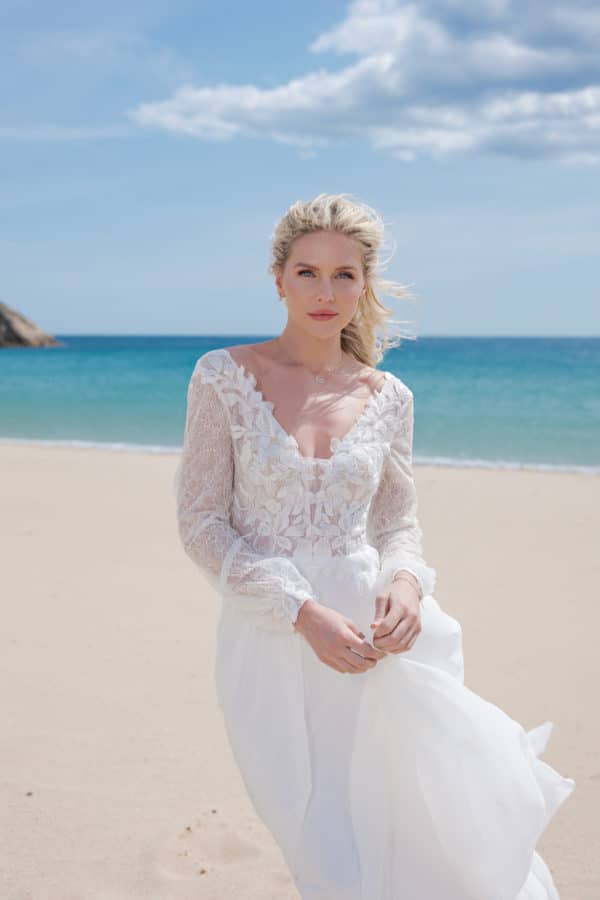 AL108 Amera Vera light Brautkleid bei VeRina Brautmoden in Hille Rothenuffeln lange Ballonärmel mit Spitze Chiffonrock V Ausschnitt (2)