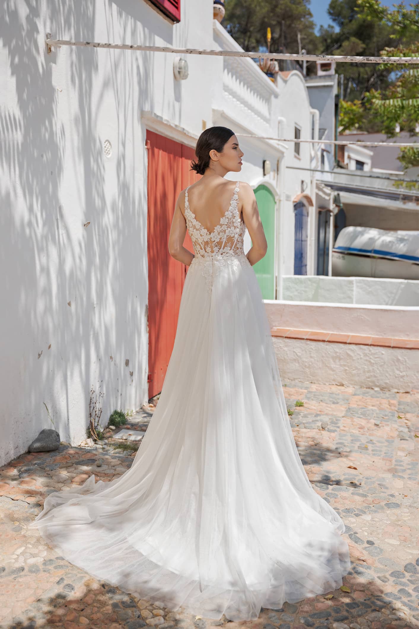 B2458 AnnAngelex Brautkleid bei VeRina Brautmoden in Hille Rothenuffeln Softtüll durchsichtige Corsage Spitzenträger (2)