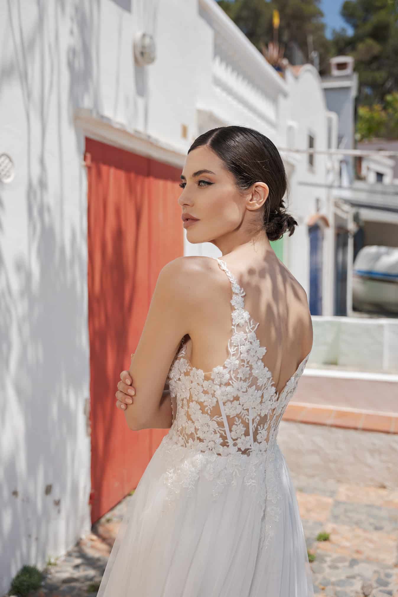 B2458 AnnAngelex Brautkleid bei VeRina Brautmoden in Hille Rothenuffeln Softtüll durchsichtige Corsage Spitzenträger (3)