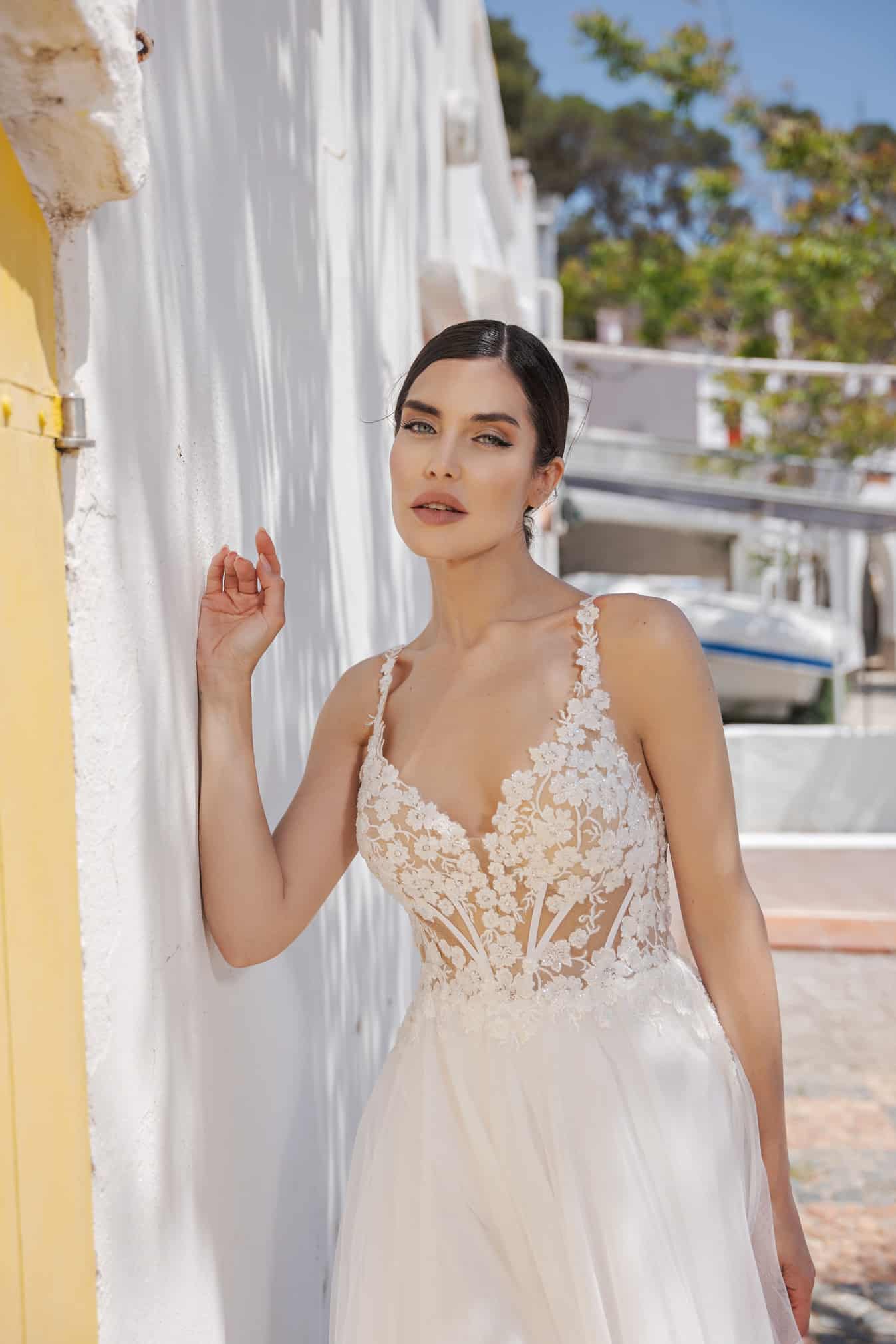 B2458 AnnAngelex Brautkleid bei VeRina Brautmoden in Hille Rothenuffeln Softtüll durchsichtige Corsage Spitzenträger