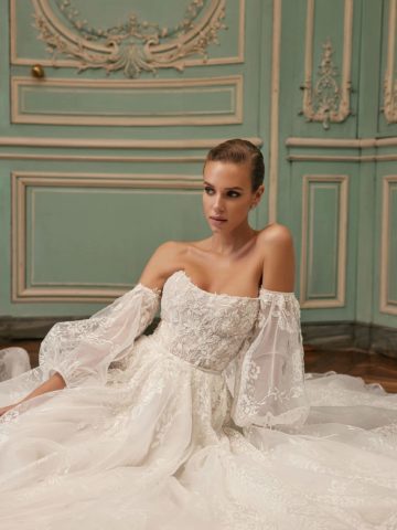 Fillina Pollard Brautkleid bei VeRina Brautmoden in Hille Rothenuffeln Puffärmel Tüllrock fließende Spitze gerades Dekolletee (2)