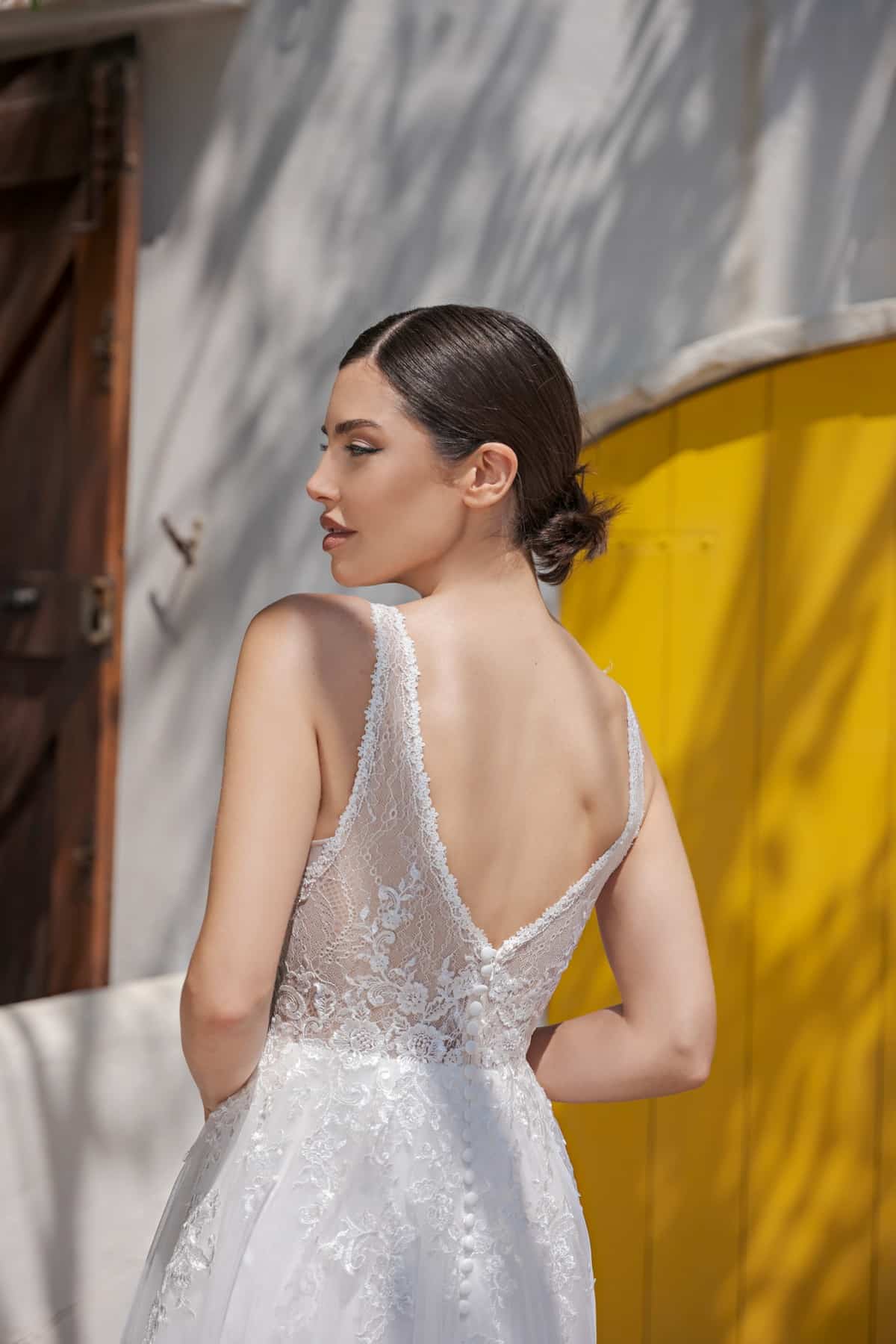 b2456 Amera Vera Brautkleid bei VeRina Brautmoden in Hille Rothenuffeln Tüllkleid Softtüll zarte florale Spitze V Ausschnitt (2)