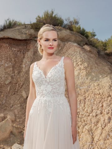 DT303 Duett Vera Novia Brautkleid bei VeRina Brautmoden in Hille Rothenuffeln Spitzenträger Glitzertüll Tüllrock A Linie florale Spitze (3)