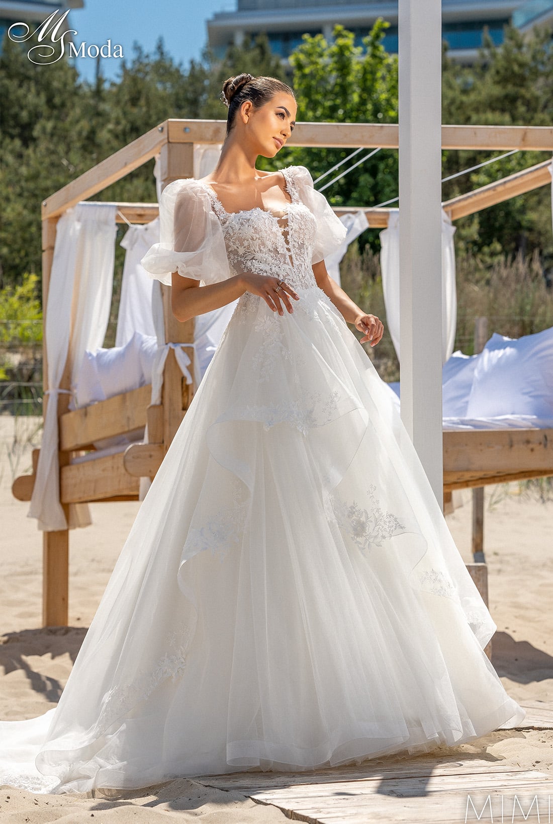 Mimi MS Moda Brautkleid bei VeRina Brautmoden in Hille Rothenuffeln Tüllkleid Puffärmel Corsage mit floraler Spitze Blümchen