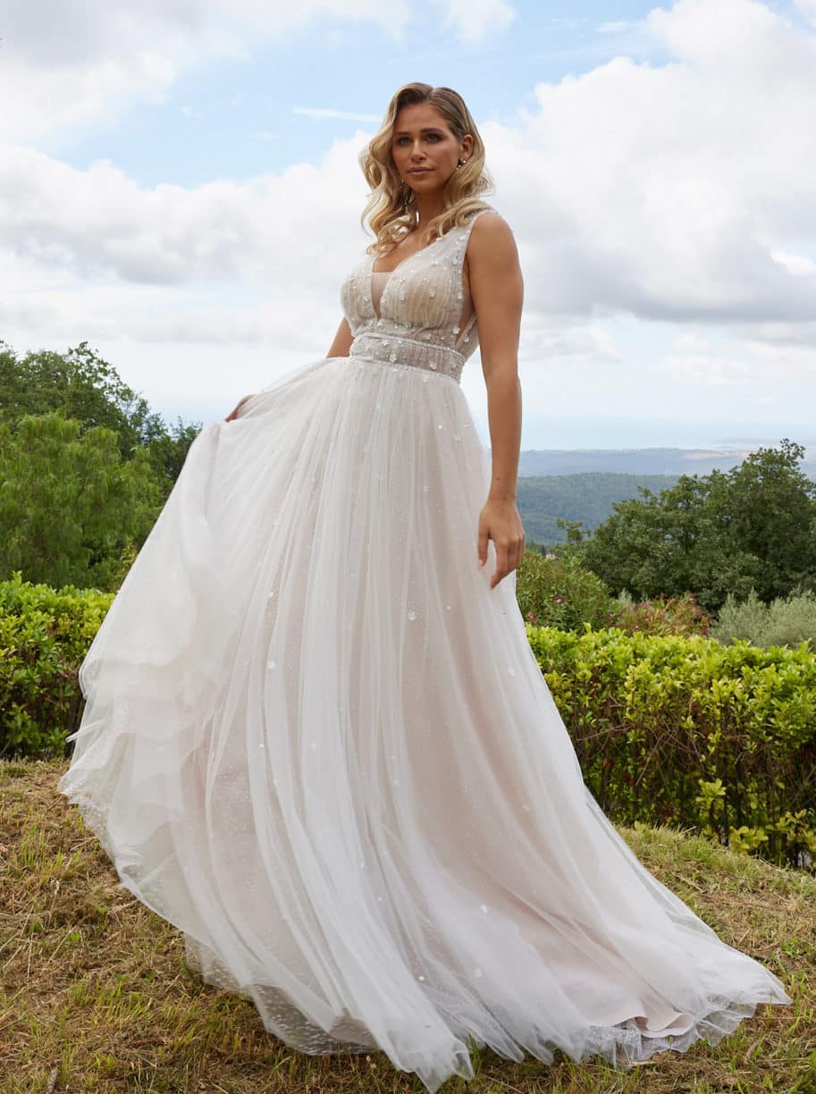 82205 Dreamy DL Brautkleid bei VeRina Brautmoden in Hille Rothenuffeln champagner Raffungen 3D Blüten Tüll Glitzer Schleppe V Ausschnitt