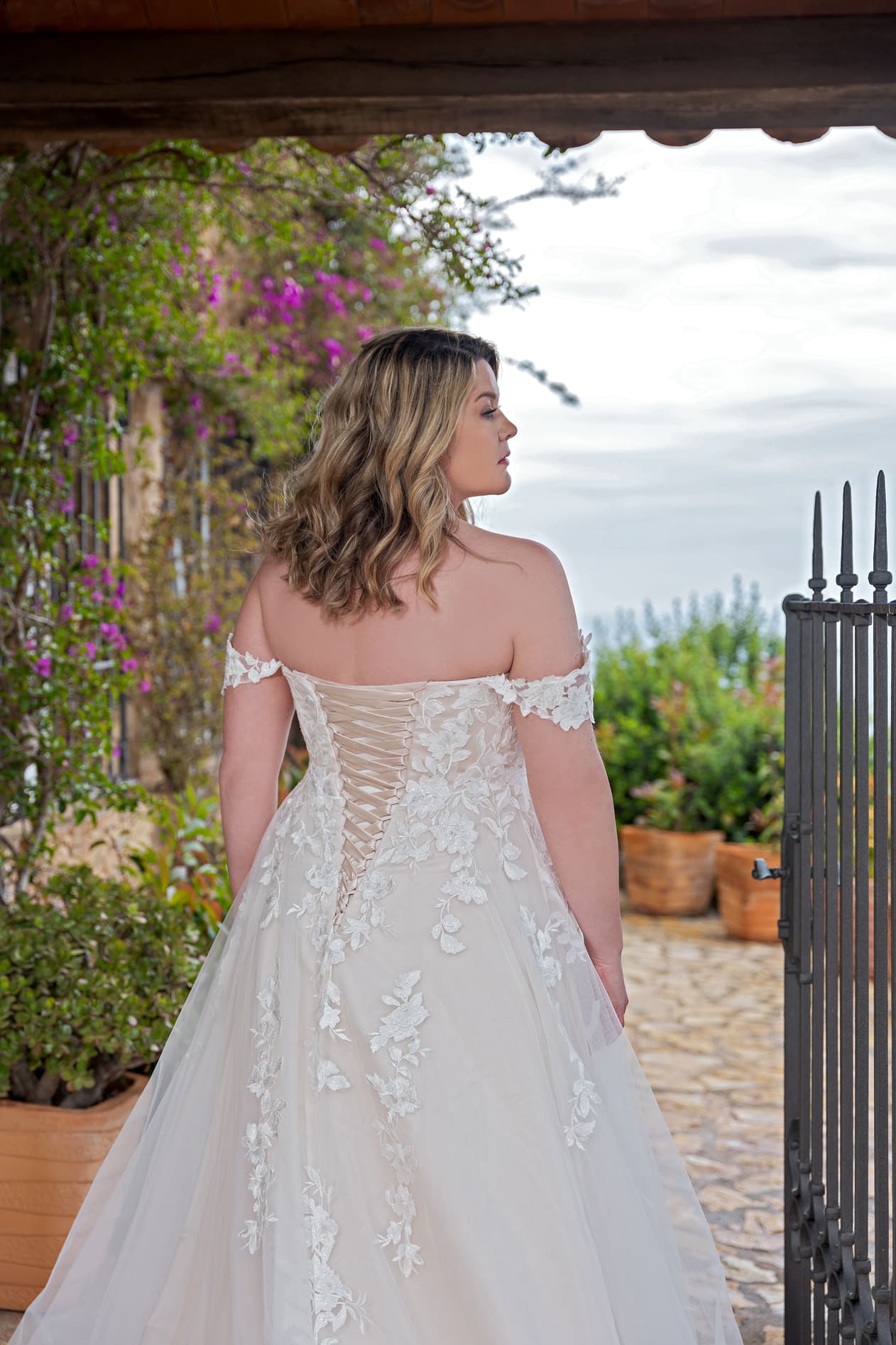 LB231 Lohrengel Brautkleid bei VeRina Brautmoden in Hille Rothenuffeln Carmenträger Softtüll(4)