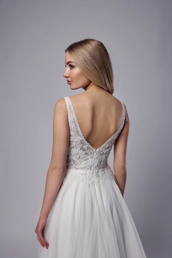 LB306 Lohrengel Brautkleid bei VeRina Brautmoden in Hille Rothenuffeln Carmenträger Softtüll(4)