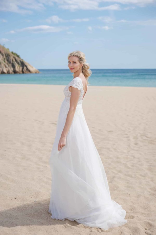 BS512 Brautkleid FashionQueen bei VeRina Brautmoden in Hille Rothenuffeln Tüllkleid reite Träger Umstandskleid Spitze (3)