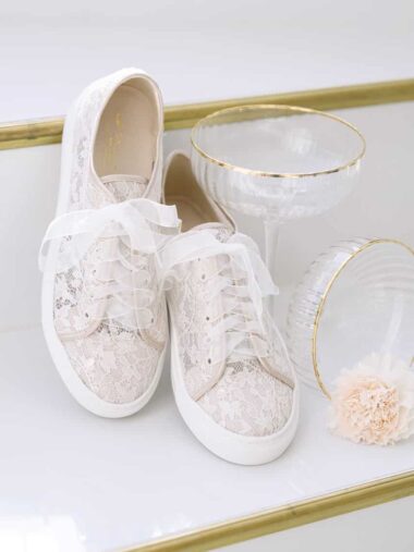 Brautschuh Nadia G.Westerleigh bei VeRina Brautmoden in Hille Rothenuffeln nude Spitzenschuh Pailletten