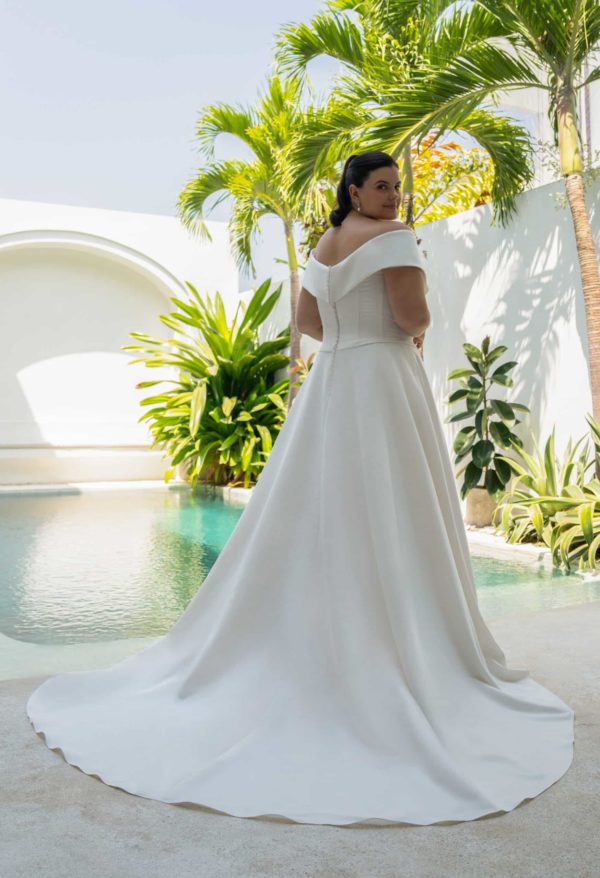 Brautkleid 30166W Amelie bella bei VeRina Brautmoden in Hille Rothenuffeln curvy U Boot Ausschnitt schlicht Schleppe (2)