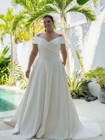 Brautkleid 30166W Amelie bella bei VeRina Brautmoden in Hille Rothenuffeln curvy U Boot Ausschnitt schlicht Schleppe