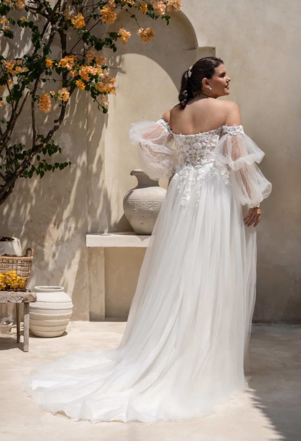Brautkleid 30144W Amelie bella bei VeRina Brautmoden in Hille Rothenuffeln curvy Tüllkleid fließende Spitze Corsage Carmenträger Puffärmel (2)