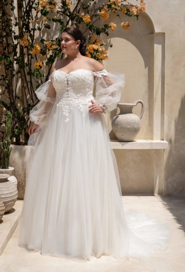 Brautkleid 30144W Amelie bella bei VeRina Brautmoden in Hille Rothenuffeln curvy Tüllkleid fließende Spitze Corsage Carmenträger Puffärmel