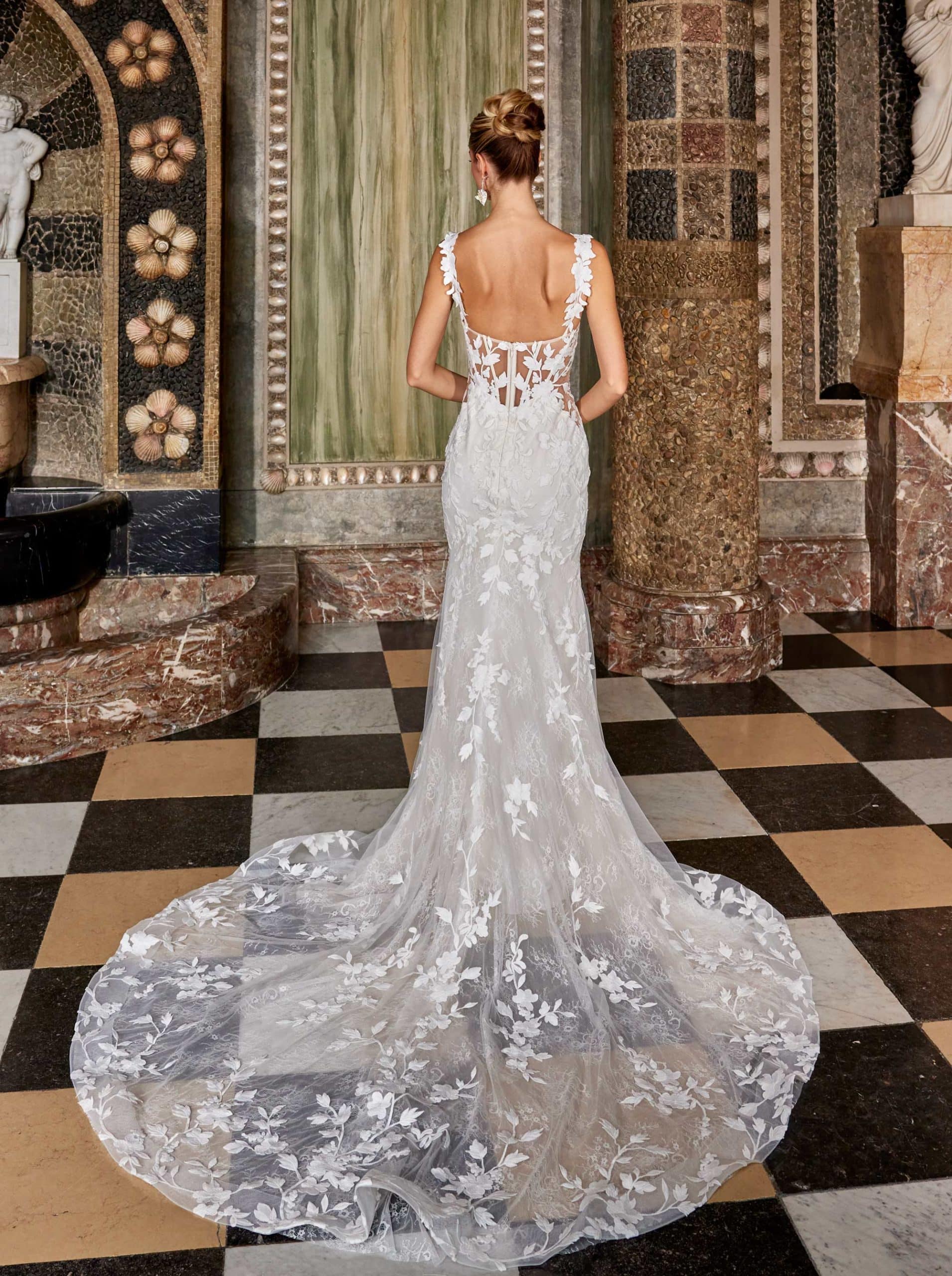 Brautkleid 50833 Lisa Donetti De Luxe bei VeRina Brautmoden in Hille Rothenuffeln figurbetont schleppe fit&flare weiche Spitze duchsichtig Ärmel (6)