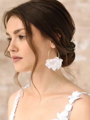 Ohrringe silk hoop novia blanca bei VeRina Brautmoden in Hille Rothenuffeln Creolen gold mit Blumen aus Stoff