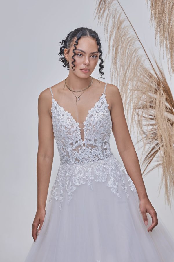 LB265 Lohrengel Brautkleid bei VeRina Brautmoden in Hille Rothenuffeln Prinzessi Spitze Träger Softtüll 2