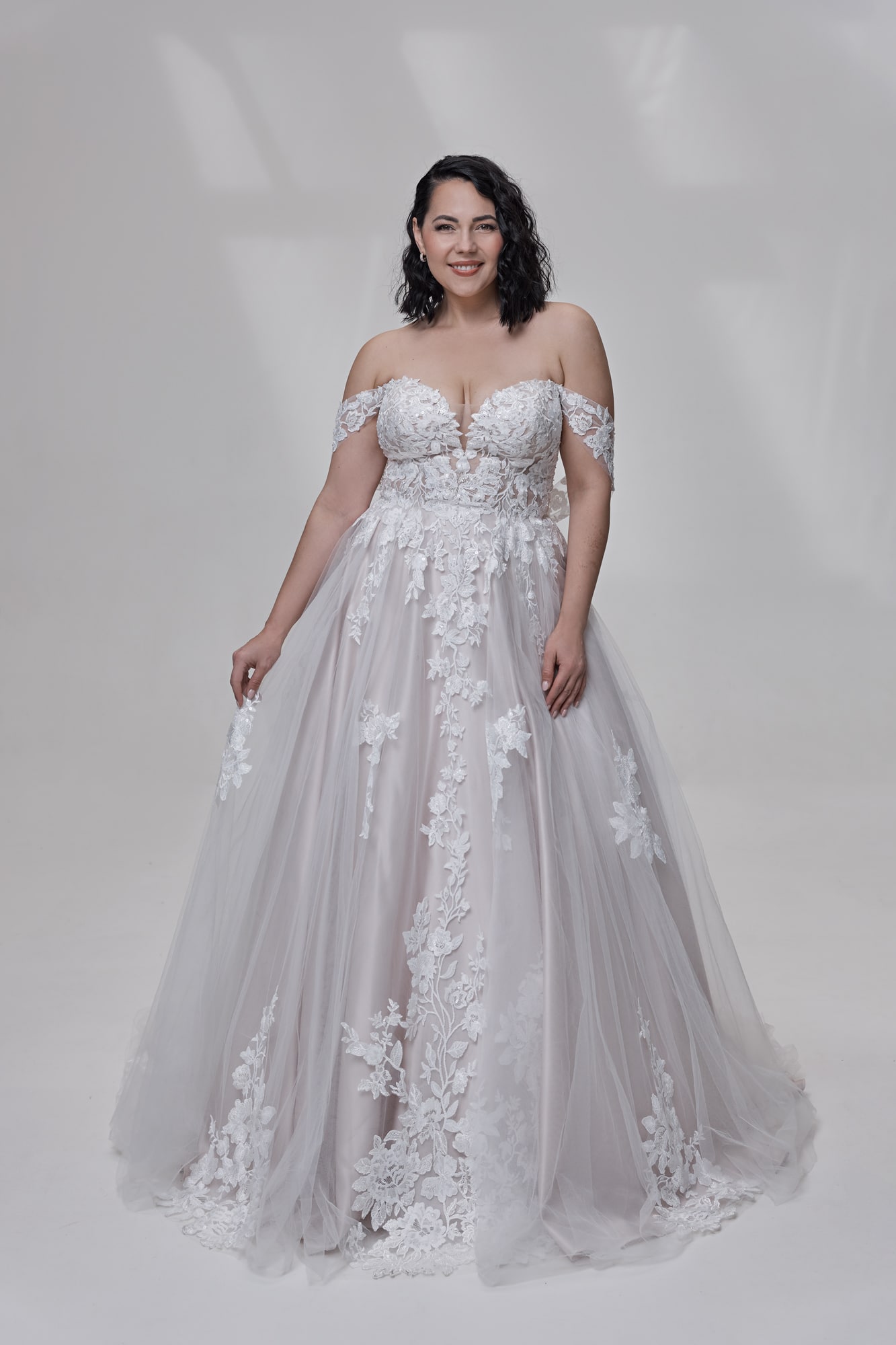 LB507 Lohrengel Brautkleid bei VeRina Brautmoden in Hille Rothenuffeln Carmenträger Softtüll Preinzessin 1