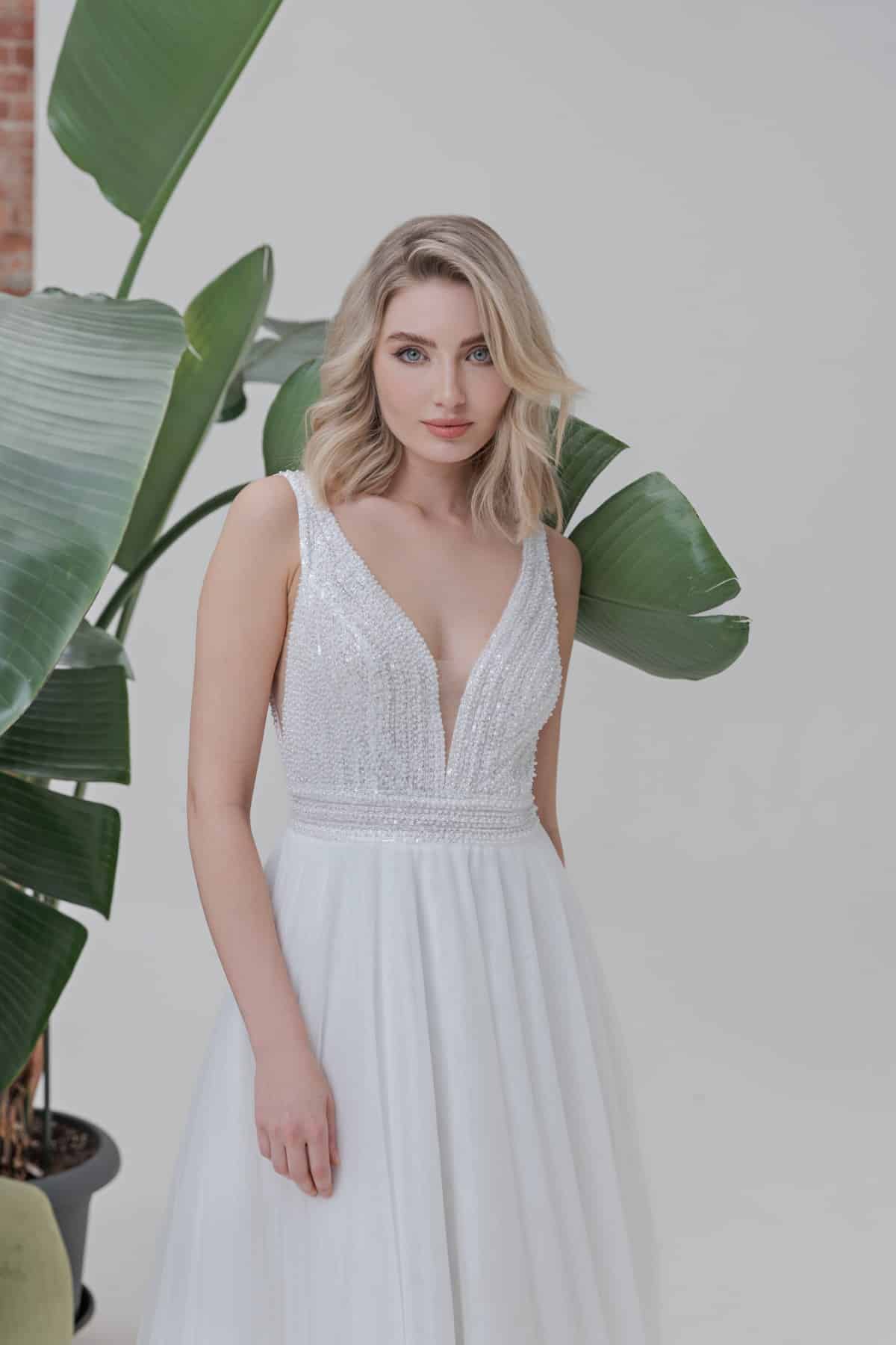 am137 Brautkleid Fashion Queen Fevronia bei VeRina Brautmoden in Hille Rothenuffeln Tüllkleid Softtüll Perlen Pailletten V Ausschnitt (2)