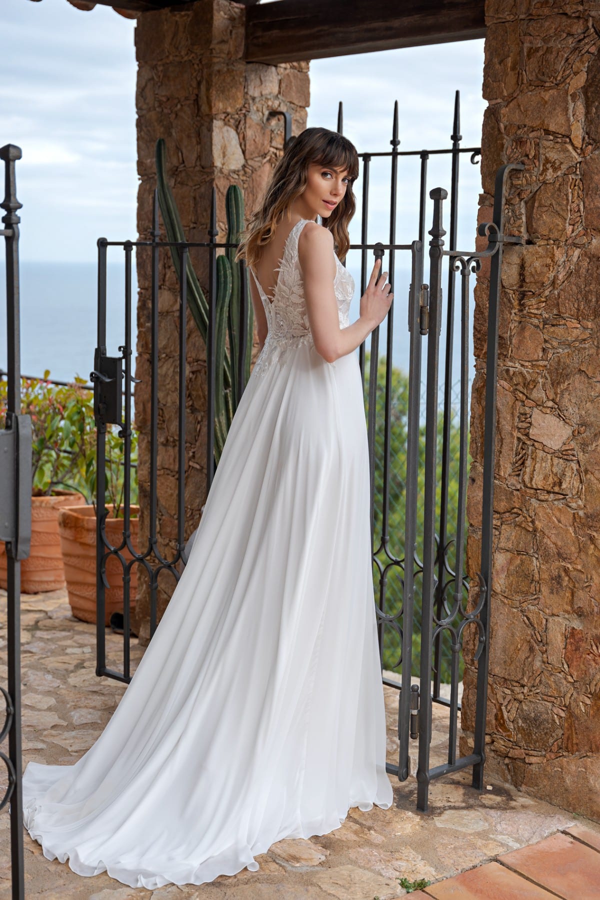 lbs02 Lohrengel Brautkleid Umstandskleid bei VeRina Brautmoden in Hille Rothenuffeln Chiffon Schleppe breitere Träger V Ausschnitt Spitzenelemente (2)