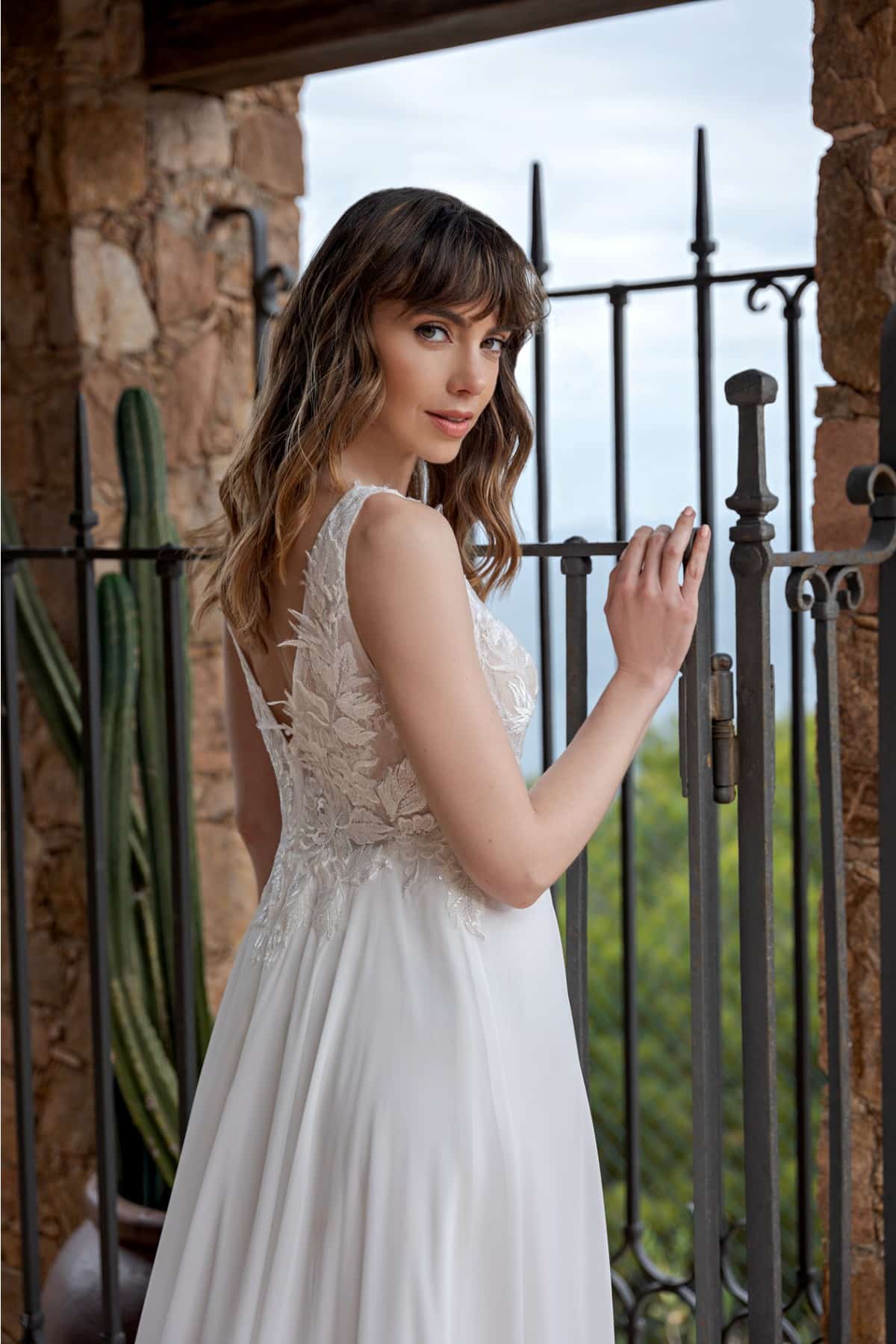 lbs02 Lohrengel Brautkleid Umstandskleid bei VeRina Brautmoden in Hille Rothenuffeln Chiffon Schleppe breitere Träger V Ausschnitt Spitzenelemente (3)