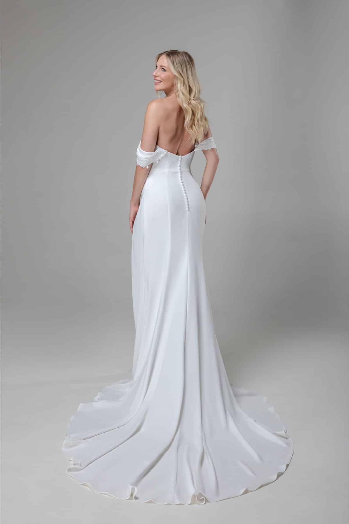 mgb154 Miss beautiful bride Brautkleid bei VeRina Brautmoden in Hille Rothenuffeln Blätterspitze Carmenträger Glitzerträger lang Schleppe 3