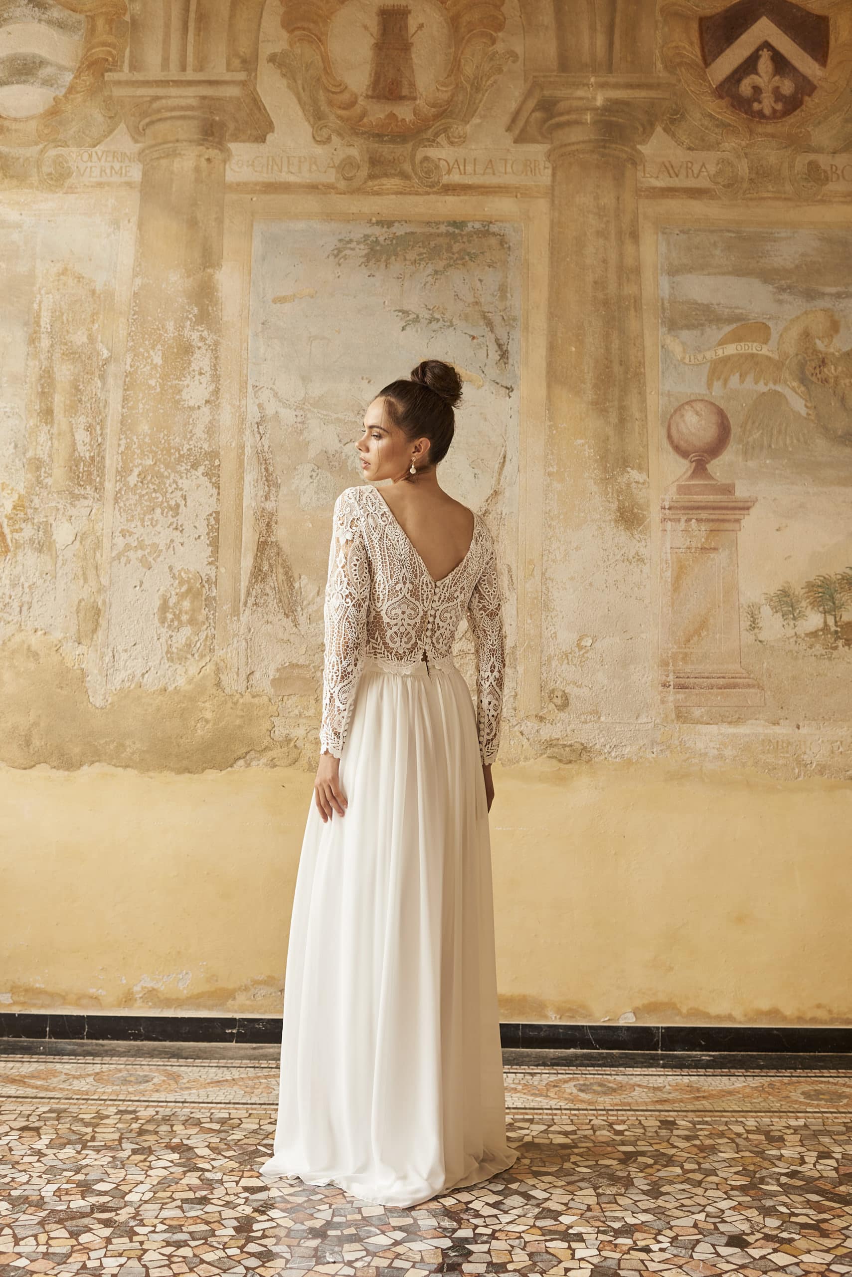 5277T Mode de Pol Elizabeth passion 2Teiler Brautoutfit bei VeRina Brautmoden in Hille Rothenuffeln Brautrock mit Schlitz lang Boho Oberteil grobe Spitze langarm (2)