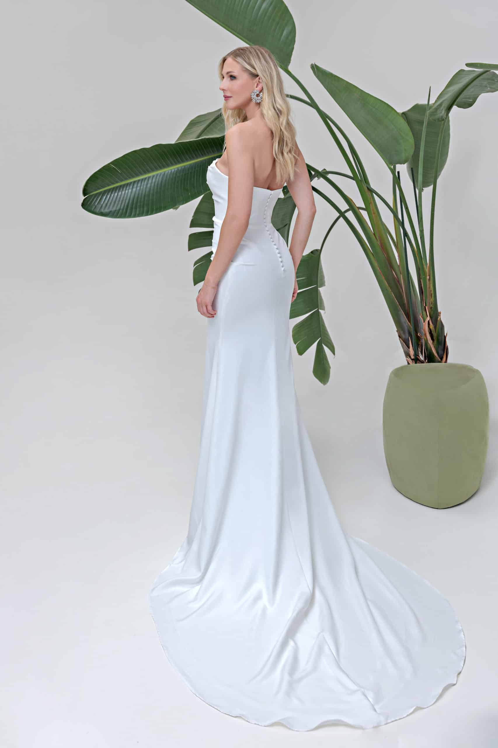 AL124 Brautkleid Amera Vera light Fashion Queen bei VeRin Brautmoden in Hille Rothenuffeln schlicht elegant Corsagenkleid Raffung Schleppe (2)