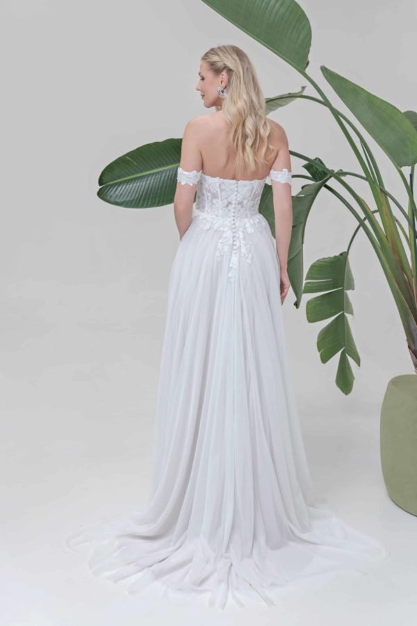 AL125 Brautkleid amera vera light bei VeRina Brautmoden in Hille Rothenuffeln Tüllkleid Softtüll Schleppe Schlitz Corsage Carmenträger (2)