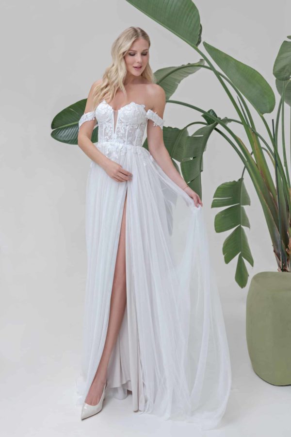 AL125 Brautkleid amera vera light bei VeRina Brautmoden in Hille Rothenuffeln Tüllkleid Softtüll Schleppe Schlitz Corsage Carmenträger