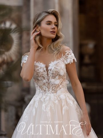 7401 Brautkleid von Monica Loretti bei VeRina Brautmoden in Hille Rothenuffeln Tüllkleid 3D Blüten U Boot Ausschnitt Perlen fließende Spitze