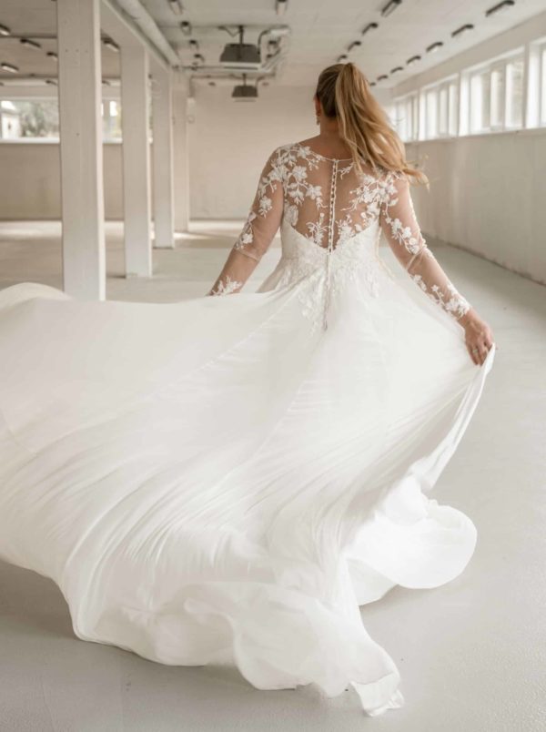 90604 Brautkleid von Diane Legrand Madonna bei VeRina Brautmoden in Hille Rothenuffeln Chiffonkleid lange Ärmel tattoospitze Corsage (2)