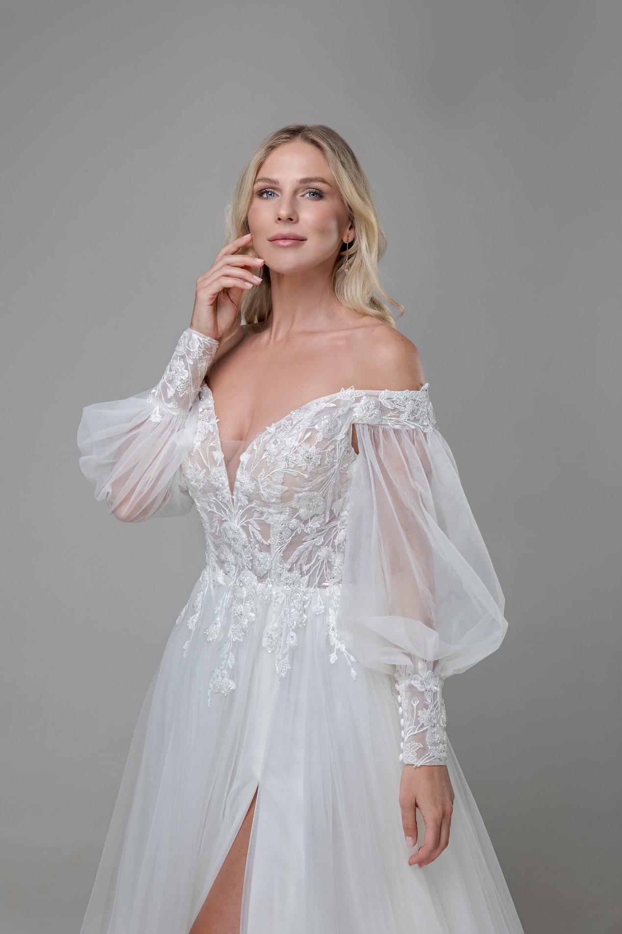 MGB183 Miss beautiful bride Brautkleid bei VeRina Brautmoden in Hille Rothenuffeln Tüll Softtüll Puffärmel Carmenträger fließende Spitze (2)