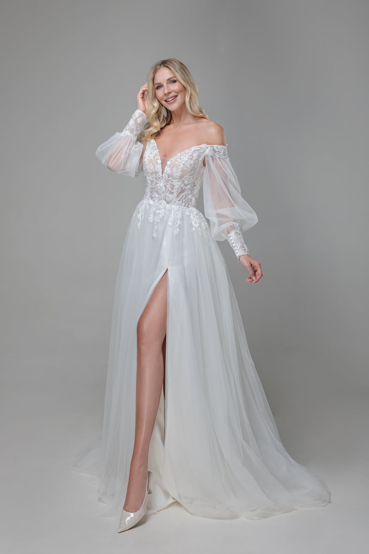 MGB183 Miss beautiful bride Brautkleid bei VeRina Brautmoden in Hille Rothenuffeln Tüll Softtüll Puffärmel Carmenträger fließende Spitze