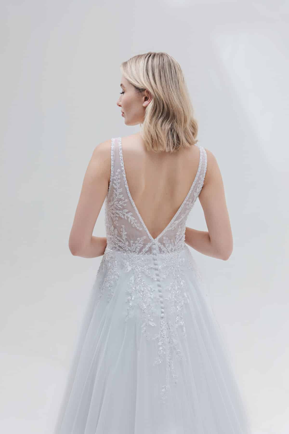 b2558 Amera Vera Fashion Queen bei VeRina Brautmoden in Hille Rothenuffeln Tüllkleid Softtüll A Linie Perlen V Ausschnitt Schleppe (2)