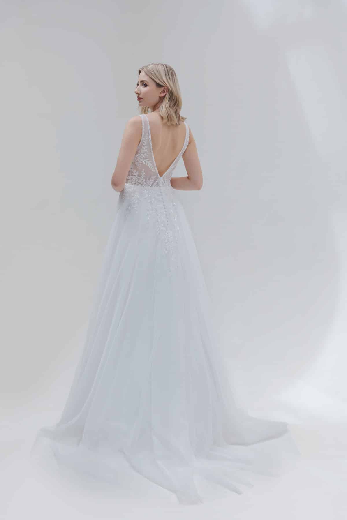 b2558 Amera Vera Fashion Queen bei VeRina Brautmoden in Hille Rothenuffeln Tüllkleid Softtüll A Linie Perlen V Ausschnitt Schleppe