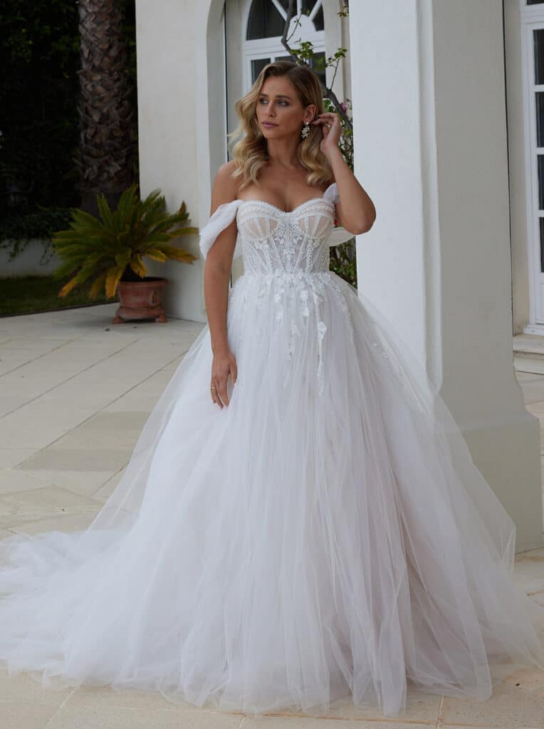 Dreamy by Diane Legrand 82200 Brautkleid bei VeRina Brautmoden in Hille Rothenuffeln Tüllkleid Prinzessinnenkleid Corsage Carmenträger