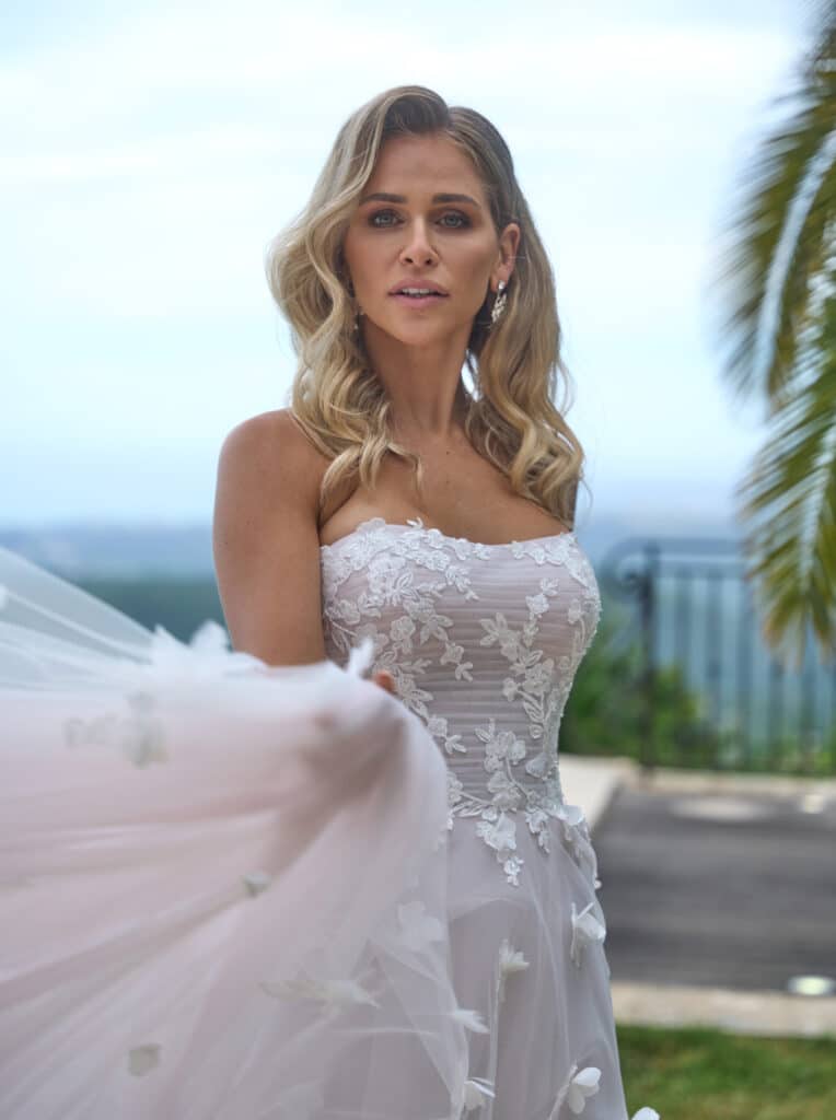 Dreamy by Diane Legrand 82219 Brautkleid bei VeRina Brautmoden in Hille Rothenuffeln Tüllkleid 3D Blüten Corsage mit Raffungen Knopfleiste Reißverschluss Schleppe (4)