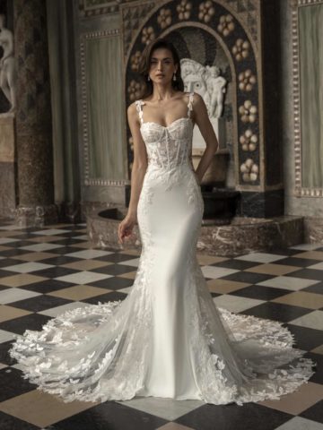 Isadora Brautkleid by diane legrand Royal bei VeRina Brautmoden in Hille Rothenuffeln figurbetont matte Spitze Spitzenträger cutouts Tattoospitze Corsage Schleppe mit Spitze (2)