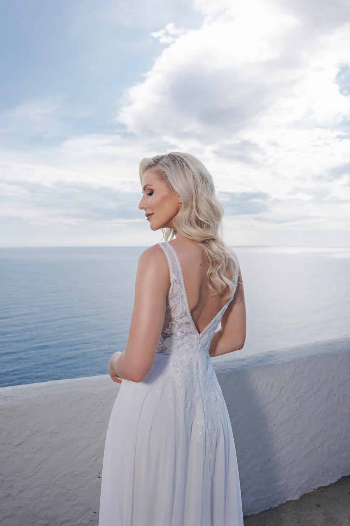 al116 Brautkleid Amera Vera light Fashion Queen bei VeRina Brautmoden in Hille Rothenuffeln leichtes Chiffonkleid Blumenspirte V Ausschnit Rücken V Ausschnitt (1)