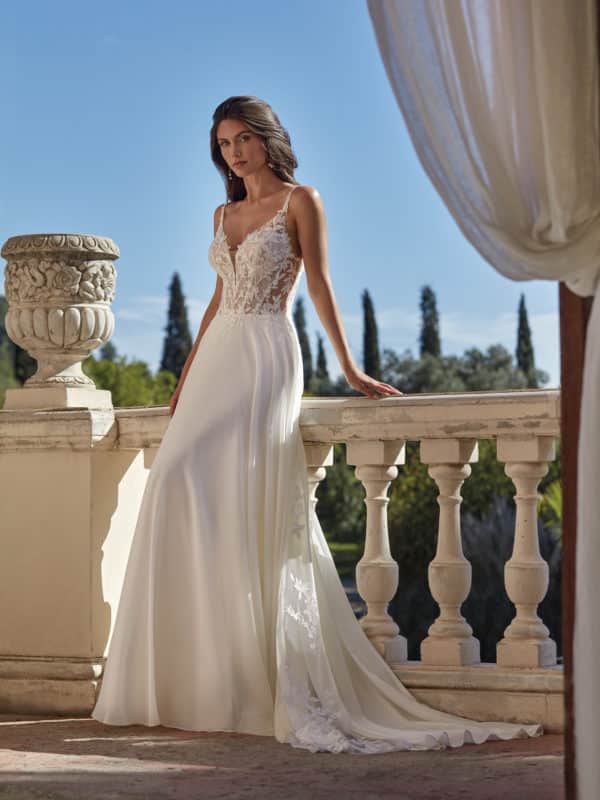25012 Brautkleid Amelie bei VeRina Brautmoden in Hille Rothenuffeln Chiffonkleid Schleppe mit Spitzenelementen durchsichtiger Rücken Corsage mit Spitze und feinen Trägern (3)